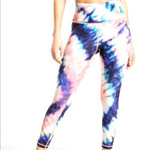 NWOT Athleta Elation Tie Dye 7/8 leggings size M